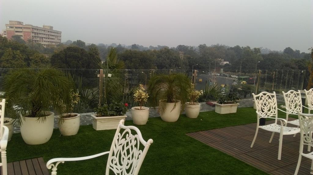 Hotel Sunbeam Premium Zirakpur Zewnętrze zdjęcie