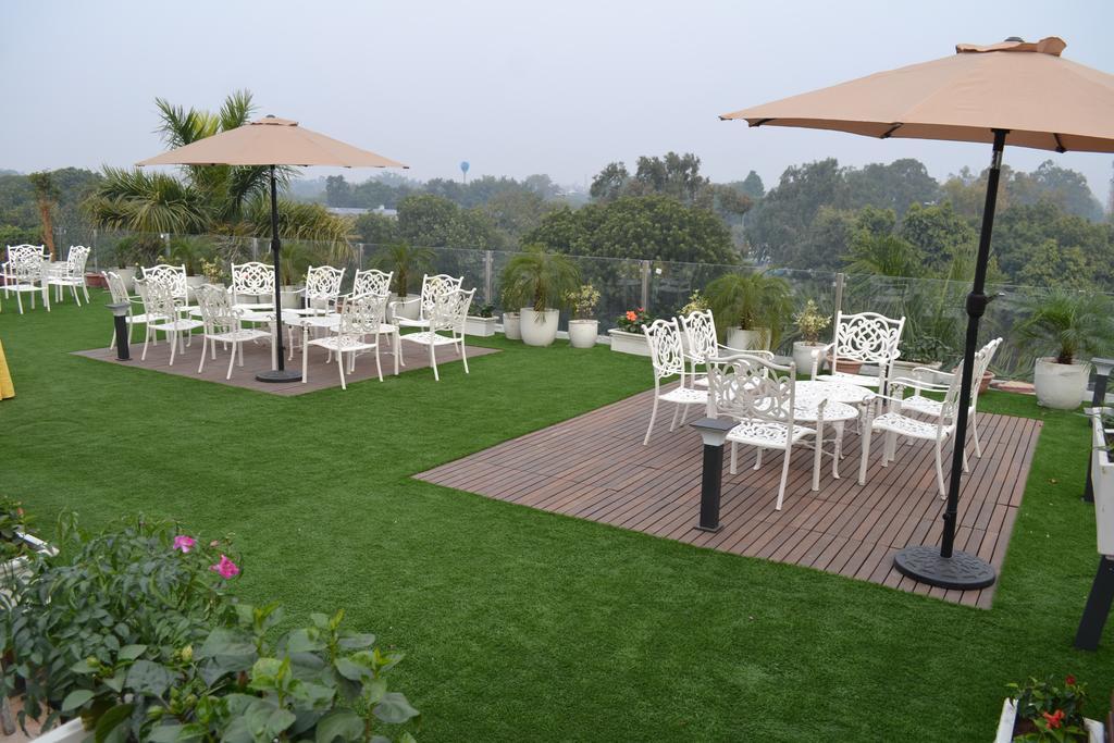 Hotel Sunbeam Premium Zirakpur Zewnętrze zdjęcie